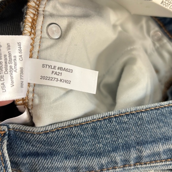 NWT J. Crew 9" demi-boot crop jean in Christy wash size 28 Petite Distressed - Picture 9 of 9